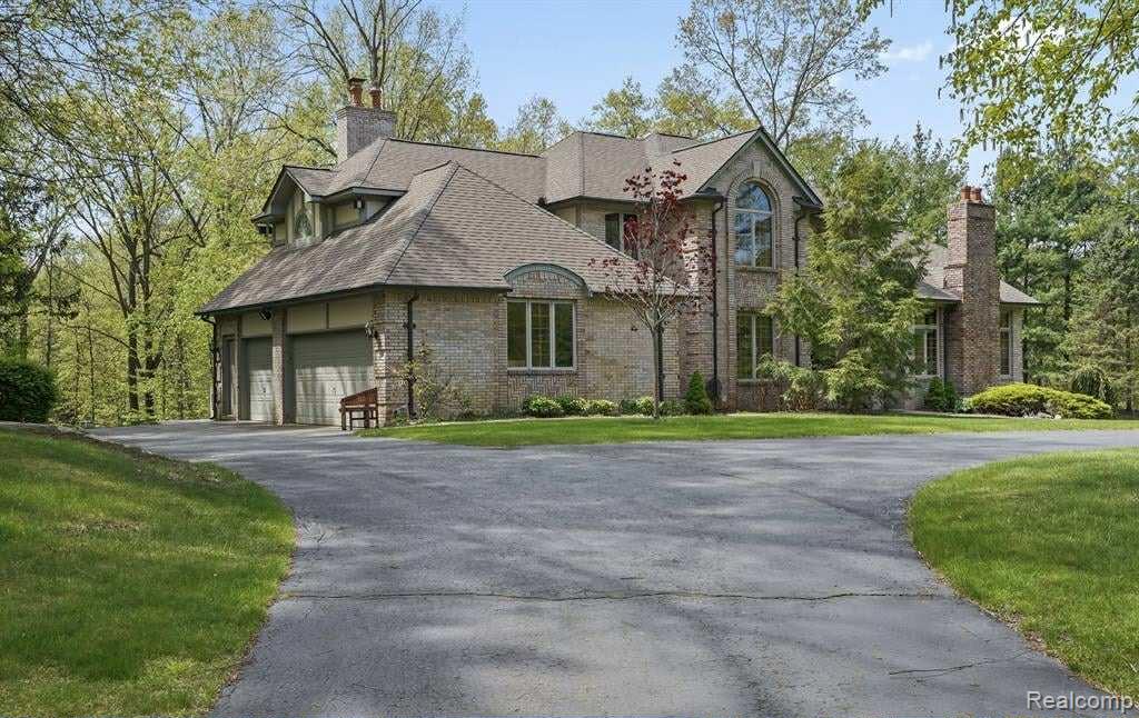 561 Valley Drive, Milford, MI 48381 — Photo 75