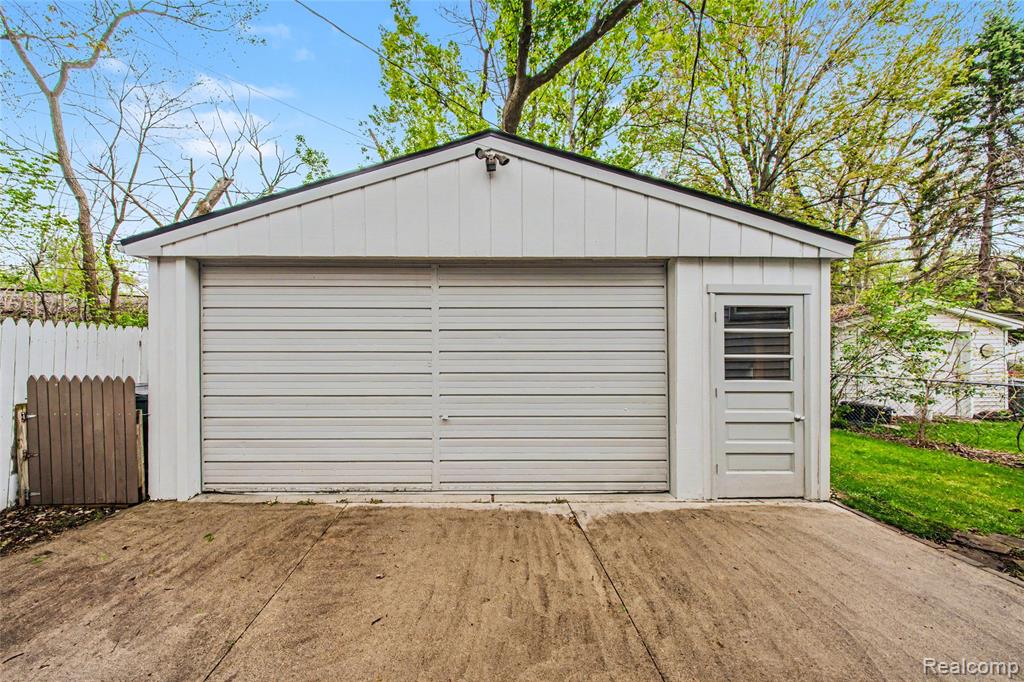 927 N Maple Avenue, Royal Oak, MI 48067 — Photo 7