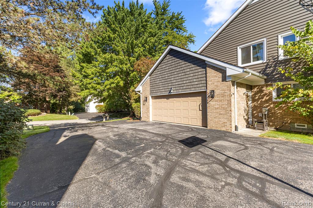 5084 Champlain Circle, West Bloomfield, MI 48323 — Photo 4