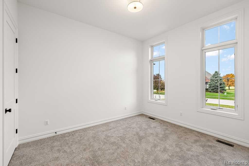 7158 SAWGRASS Drive, Washington, MI — Photo 25
