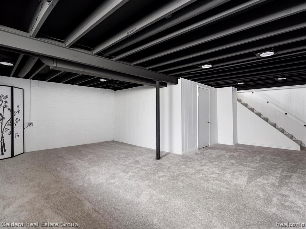 600 LOS ARBOLES Drive, Wolverine Lake, MI 48390 — Photo 21