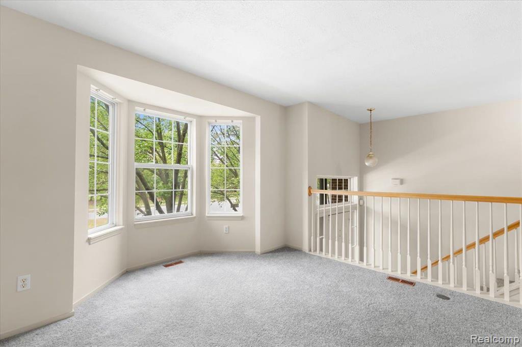 6680 CENTRAL CITY Parkway, Westland, MI — Photo 9