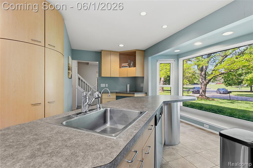 5389 Fox Ridge Circle, West Bloomfield, MI — Photo 11