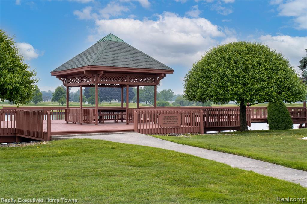 929 Country Club Drive, Saint Clair Shores, MI 48082 — Photo 21