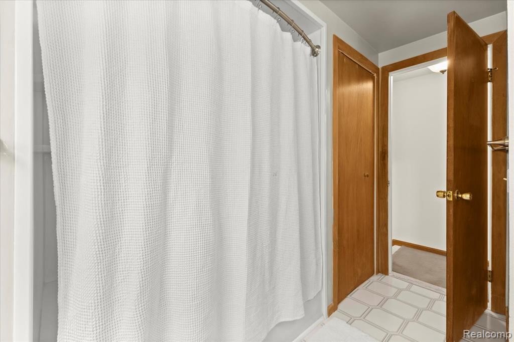 5516 Cleary Drive, Waterford, MI 48329 — Photo 26