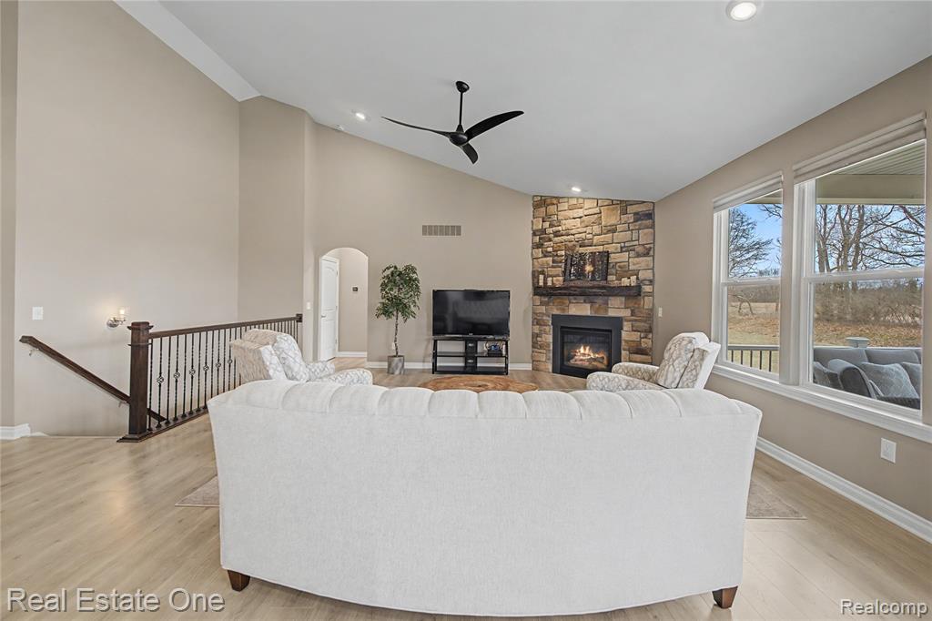 8370 Grist Mill Drive, Fenton, MI 48430 — Photo 9