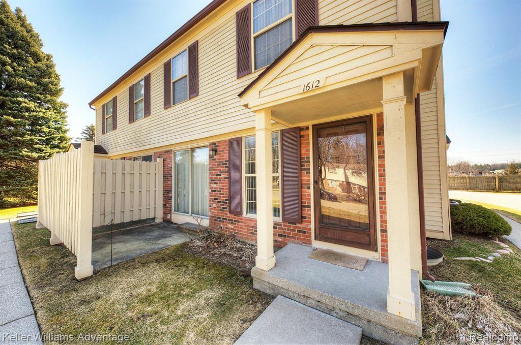 1612 WIMBLEDON Drive, Walled Lake, MI 48390 — Photo 32