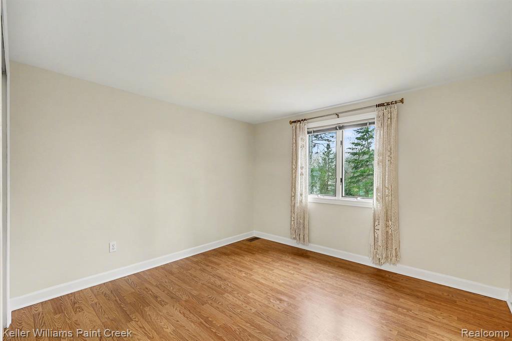2824 Lunar Court, Lake Orion, MI — Photo 16