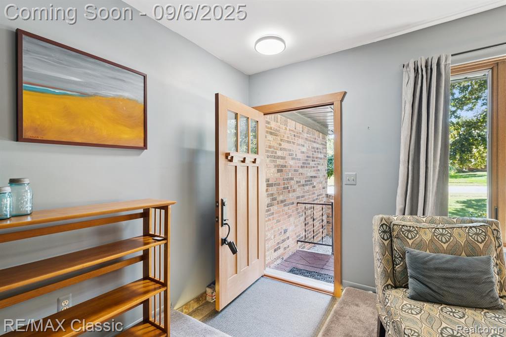 806 Abbey Lane, Milford, MI 48381 — Photo 3