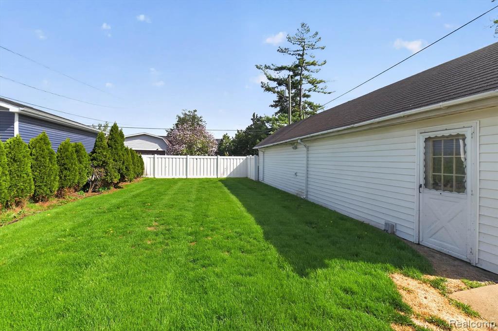 1518 Chestnut Street, Wyandotte, MI 48192 — Photo 31