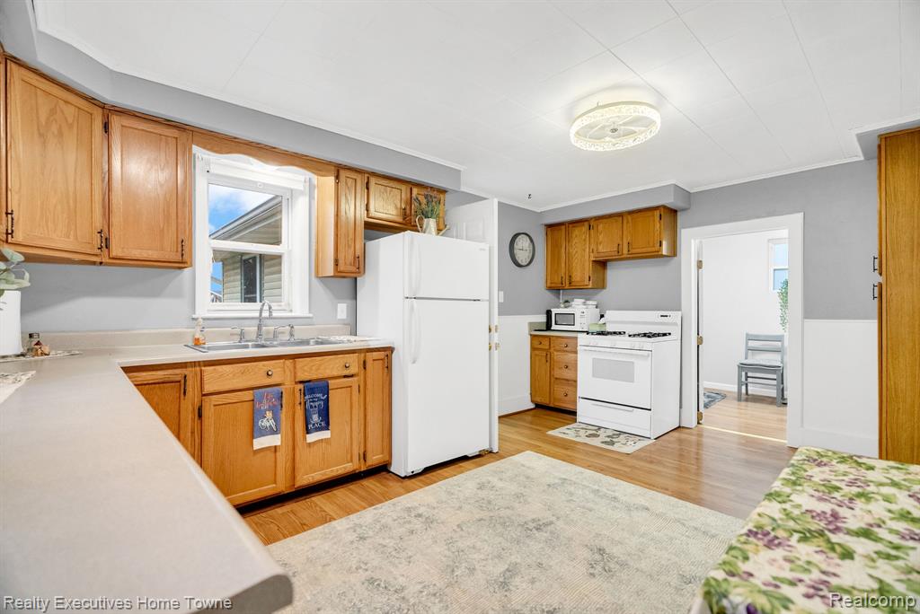 1830 Gillett Street, Port Huron, MI 48060 — Photo 18