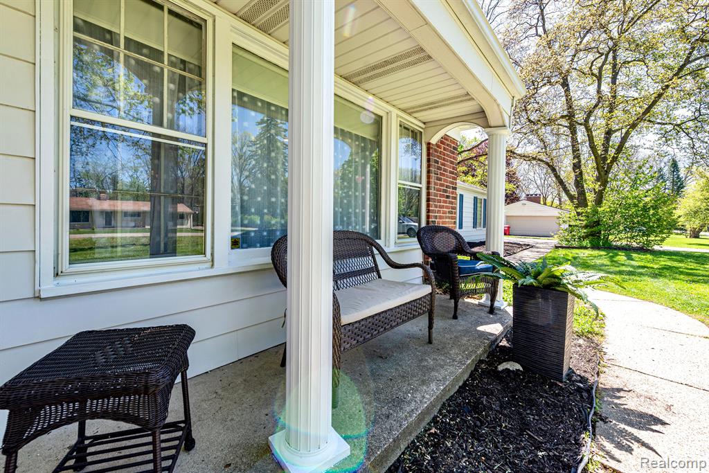 6861 N CLUNBURY Road, West Bloomfield, MI — Photo 39