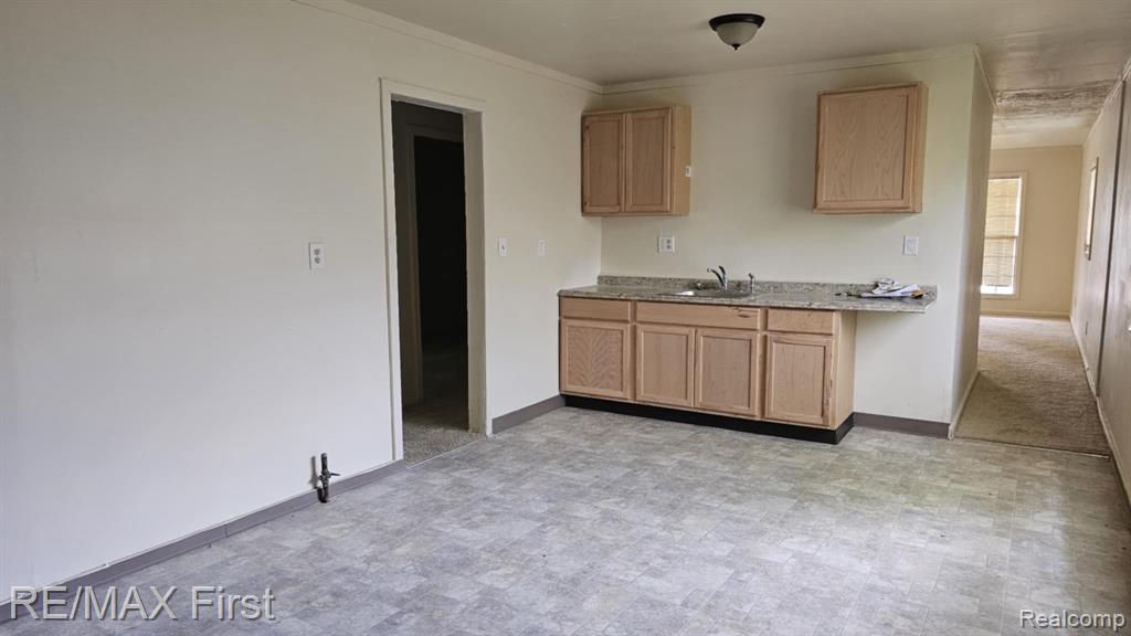 9136 HOLCOMB Street, Detroit, MI 48213 — Photo 5