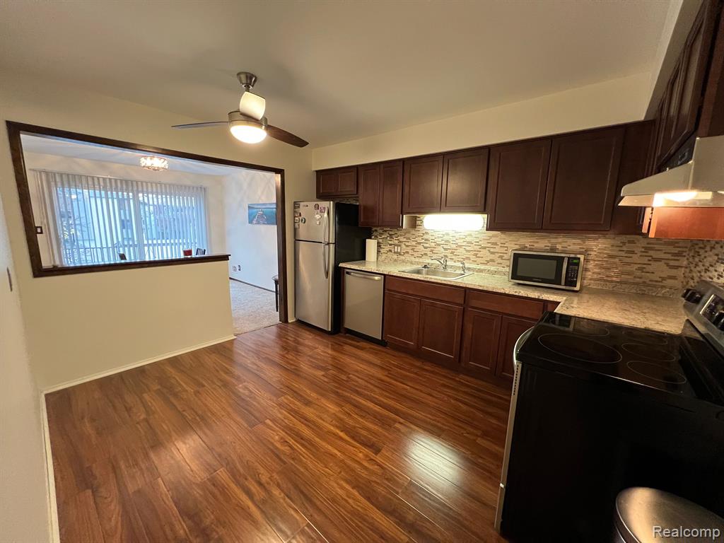 27653 W ECHO VALLEY, 210, Farmington Hills, MI 48334 — Photo 9