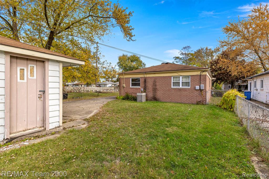 5622 Campbell Street, Dearborn Heights, MI 48125 — Photo 31