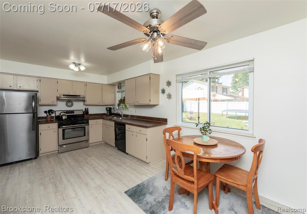 5245 Spinning Wheel Drive, Grand Blanc, MI 48439 — Photo 21