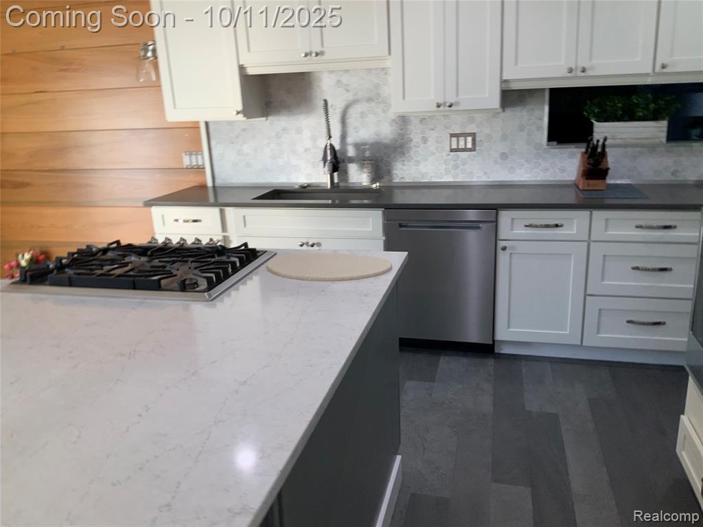 9130 E Bassett Court, Livonia, MI 48150 — Photo 24