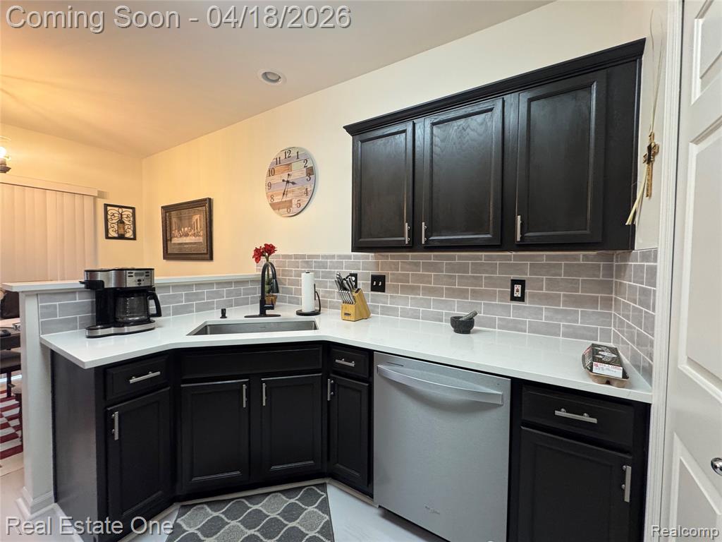 515 Dockside Circle, 28, Holly, MI 48442 — Photo 3