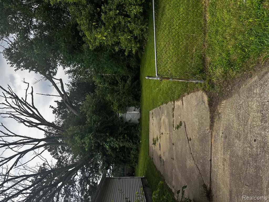 61 E New York Avenue, Pontiac, MI 48340 — Photo 2