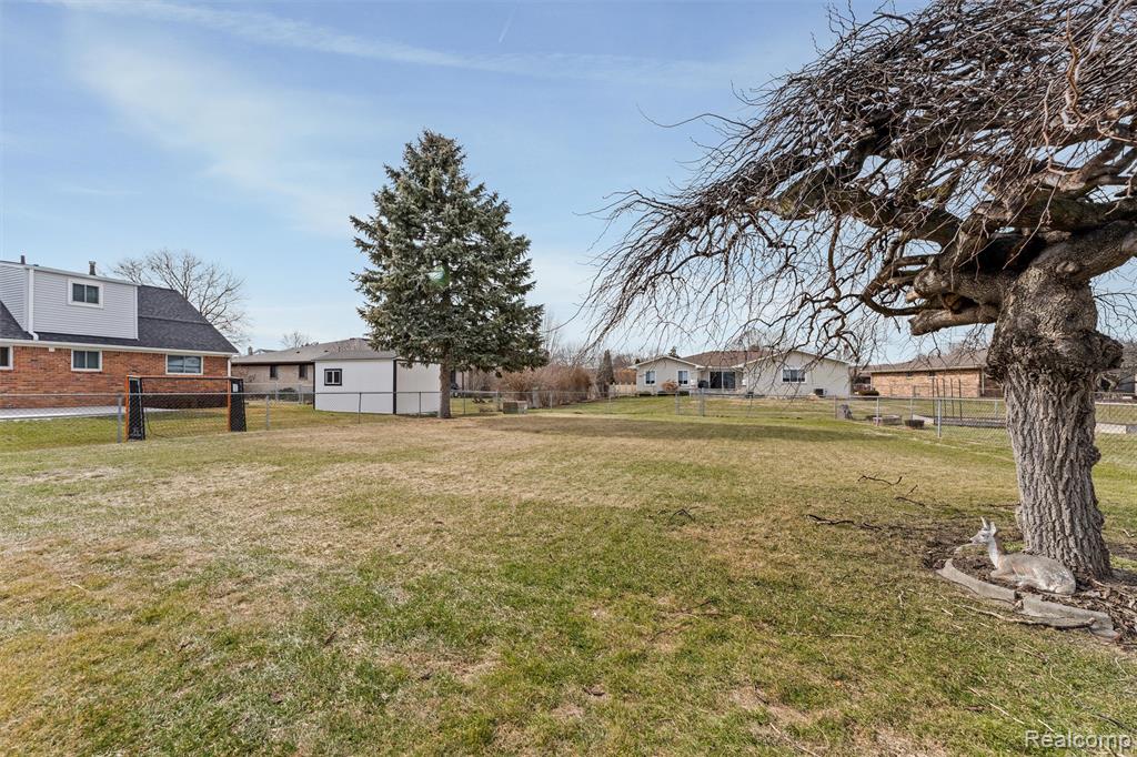43303 Aspen Drive, Sterling Heights, MI 48313 — Photo 31