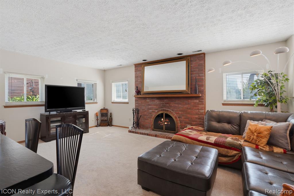 40567 Santoni Drive, Clinton Twp, MI 48038 — Photo 22