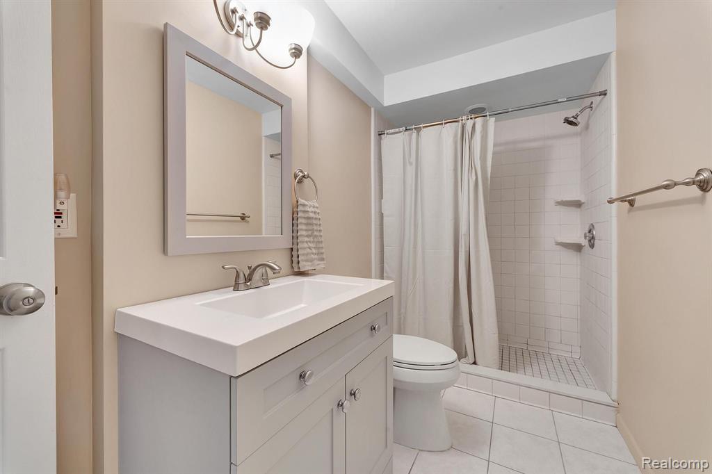 573 NAKOMIS Trail, Lake Orion, MI 48362 — Photo 50