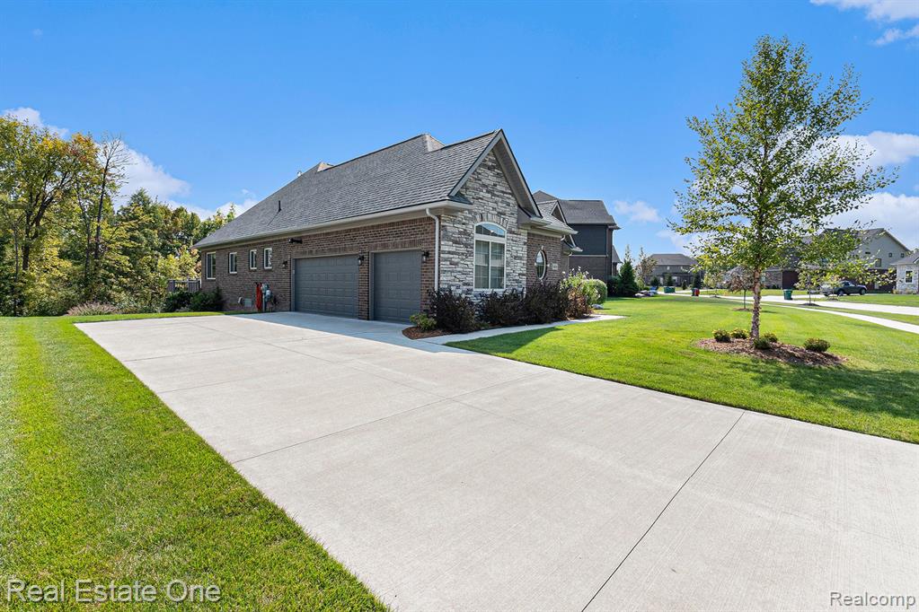 5409 ABERDEEN Court, Clarkston, MI 48348 — Photo 2
