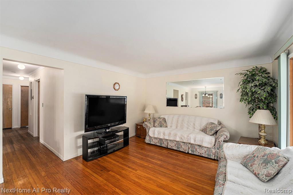 6587 Cortland Avenue, Allen Park, MI 48101 — Photo 2