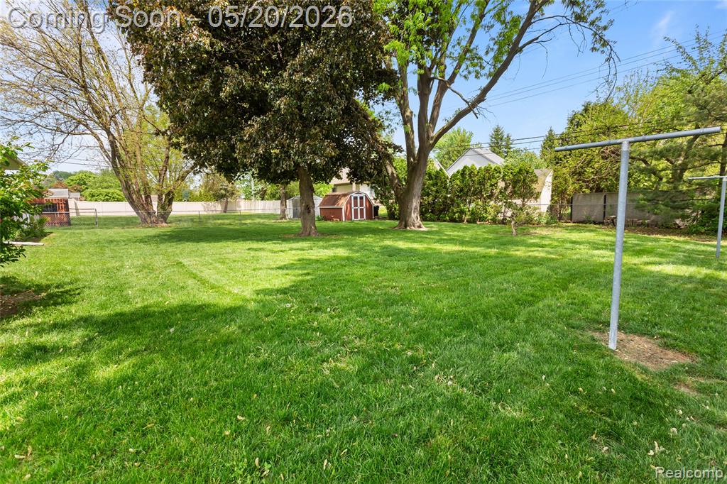 45078 Vanker Avenue, Utica, MI 48317 — Photo 16