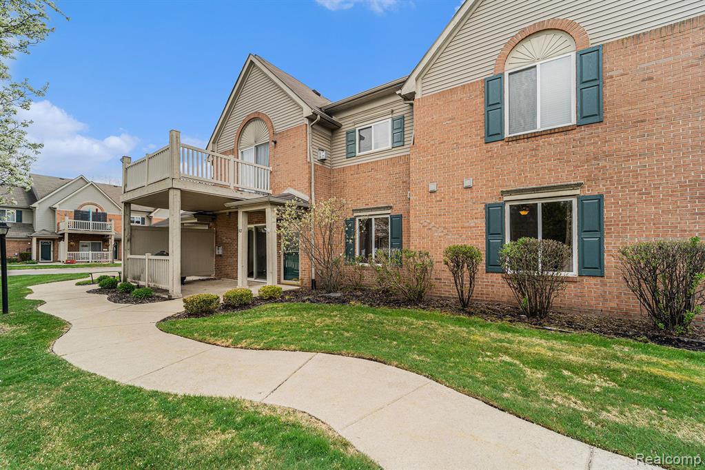 382 MARIGOLD Circle, Westland, MI — Photo 3