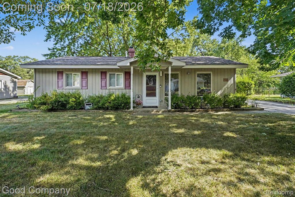 6284 Woodsdale Drive, Grand Blanc, MI 48439 — front exterior