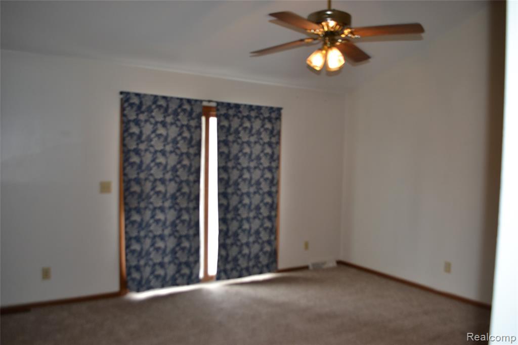 1119 River Valley Dr Drive, Flint, MI 48532 — Photo 9