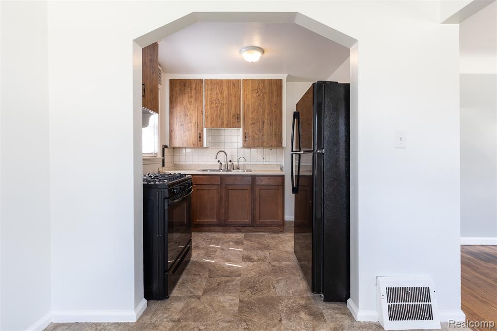 613 Riverbank Street, Lincoln Park, MI 48146 — Photo 9