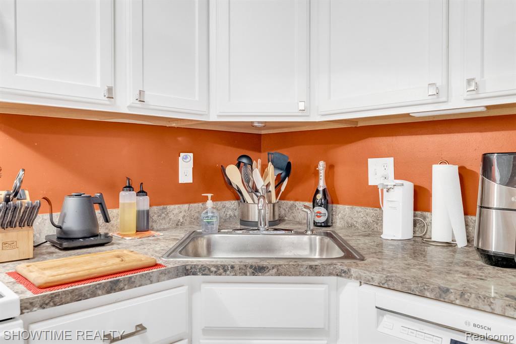 51118 Courtyard Drive, Chesterfield, MI 48047 — Photo 17