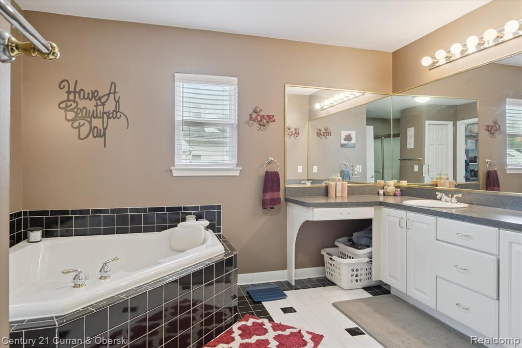4025 Forest Edge Drive, Commerce Twp, MI 48382 — Photo 22
