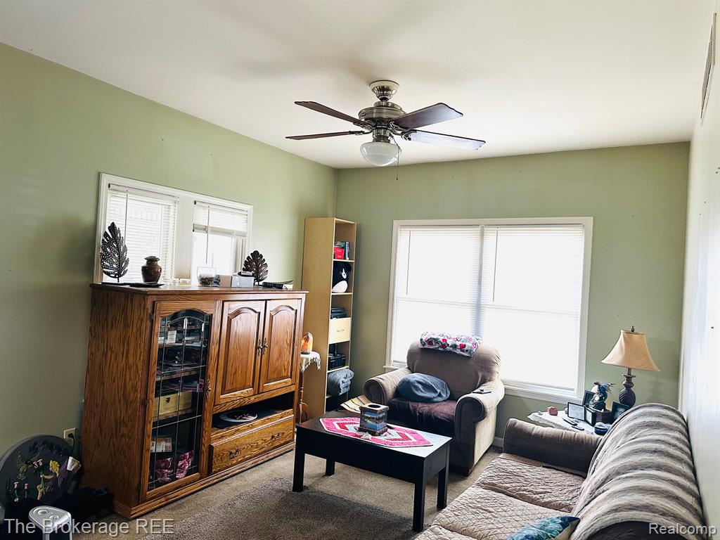538 W STEWART Street, Owosso, MI 48867 — Photo 6