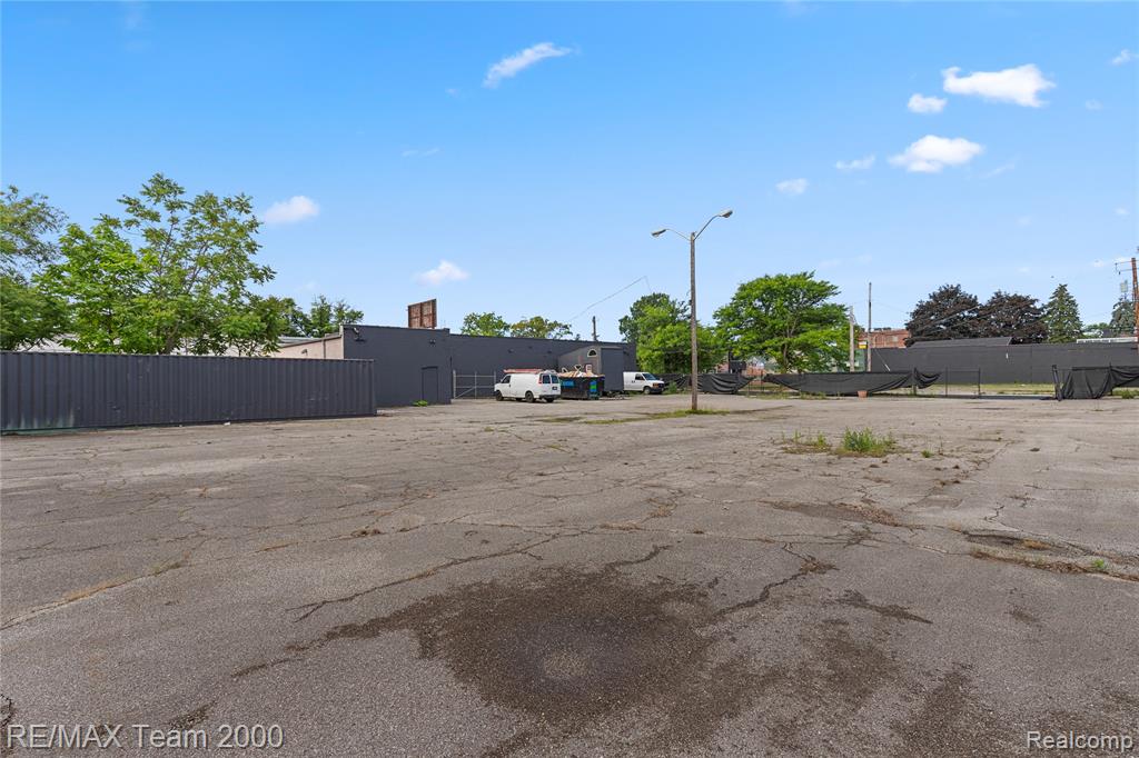 17170 BURGESS, Detroit, MI 48219 — Photo 3
