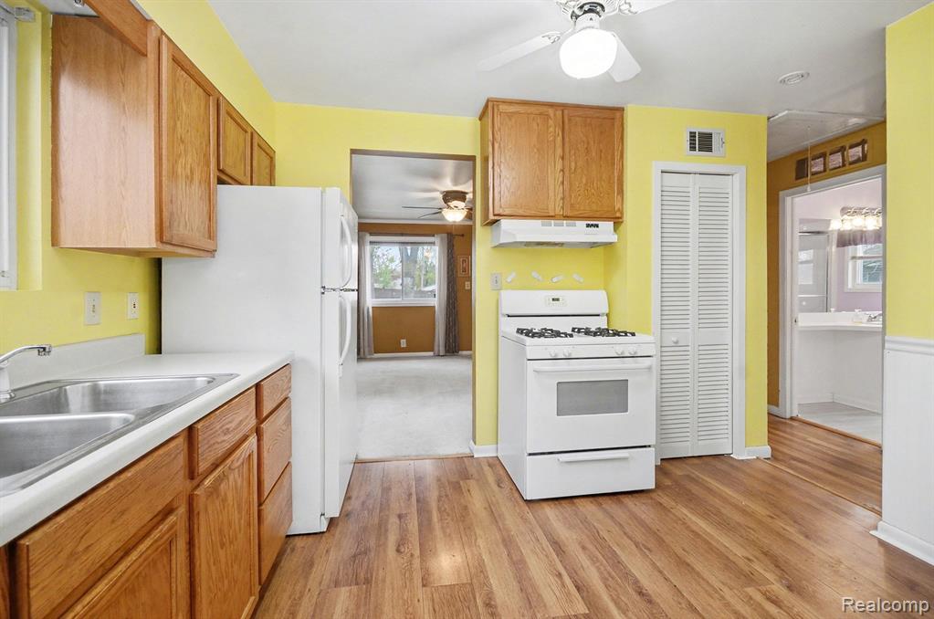 74 E Colgate Avenue, Pontiac, MI 48340 — Photo 5