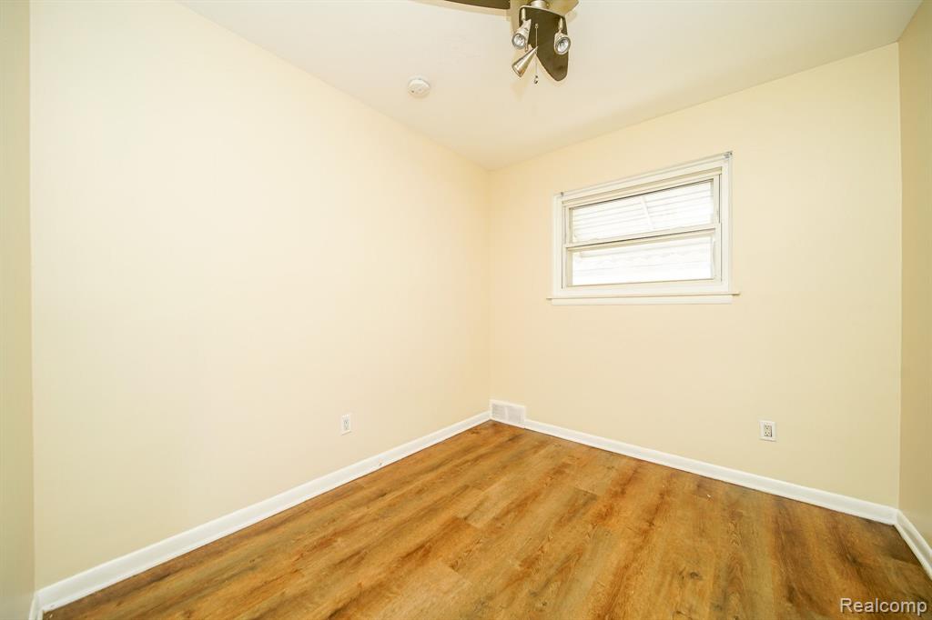 4620 DUDLEY Street, Dearborn Heights, MI 48125 — Photo 22