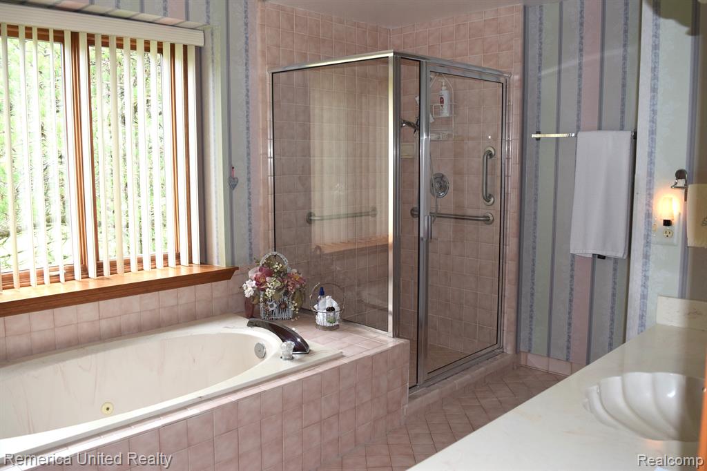 37786 Siena Drive, Farmington Hills, MI 48331 — Photo 13