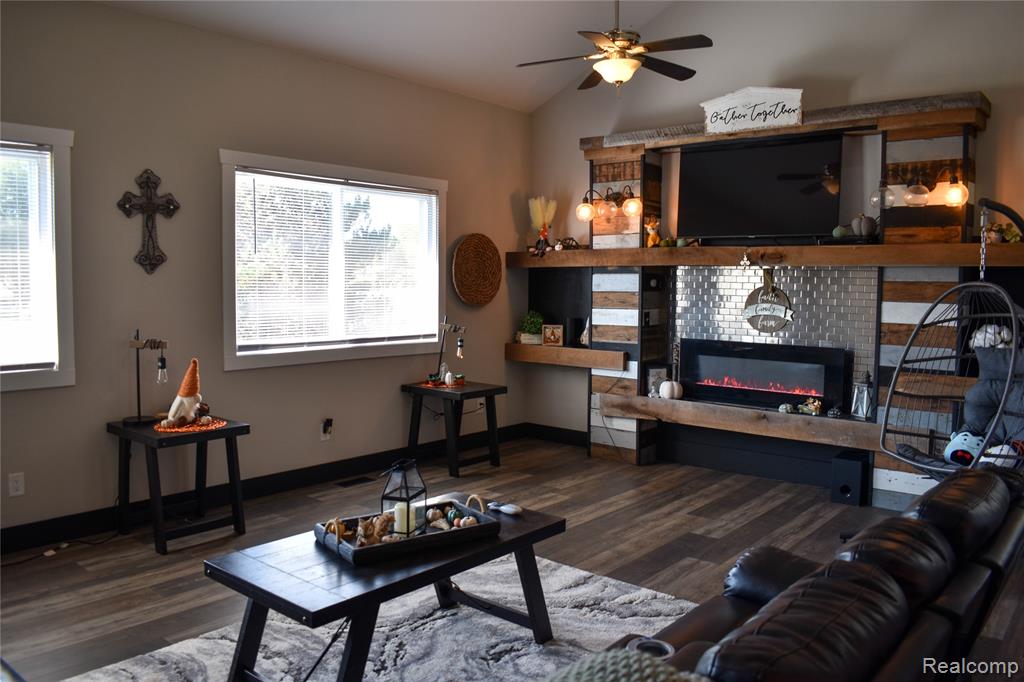 4380 Dale Drive, Highland, MI — Photo 12