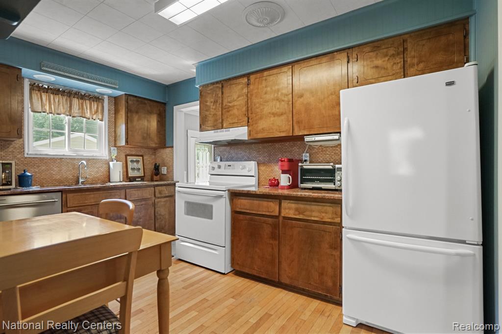 8428 Cascade Street, Commerce Twp, MI 48382 — Photo 6