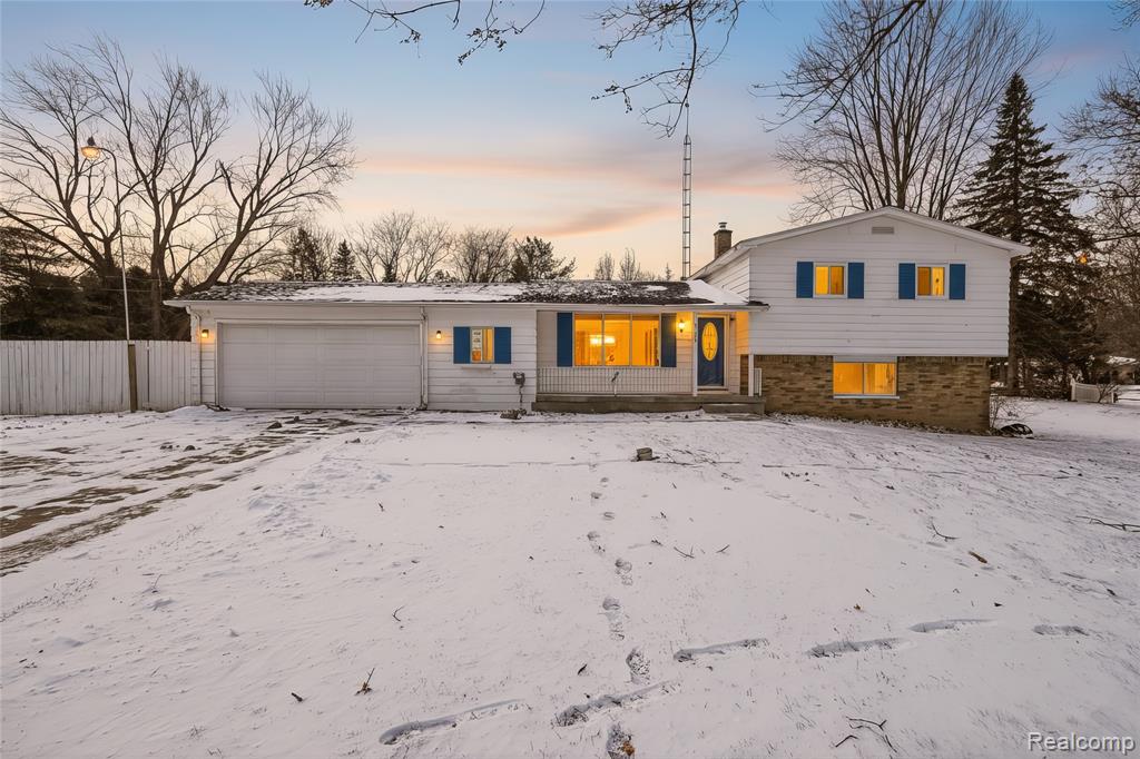 4199 Sheraton Drive, Flint, MI 48532 — front exterior