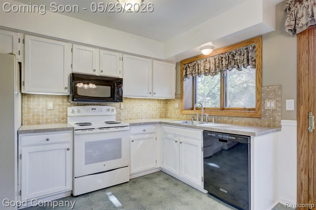 845 Hadley Road, Rochester Hills, MI 48307 — Photo 13