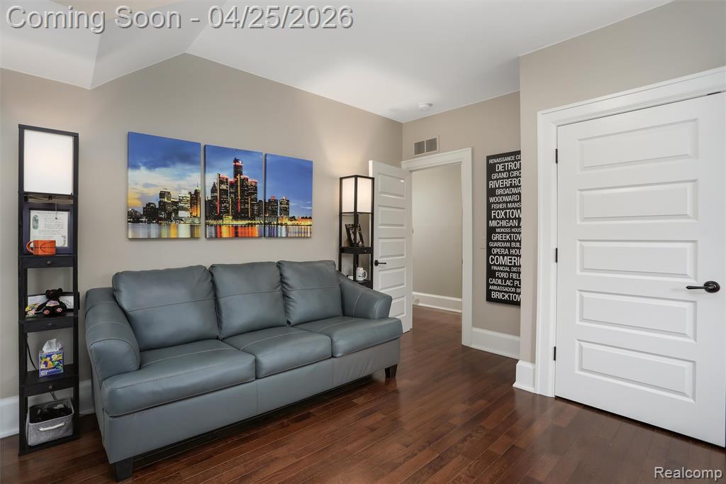 658 Pallister, Detroit, MI 48202 — Photo 24