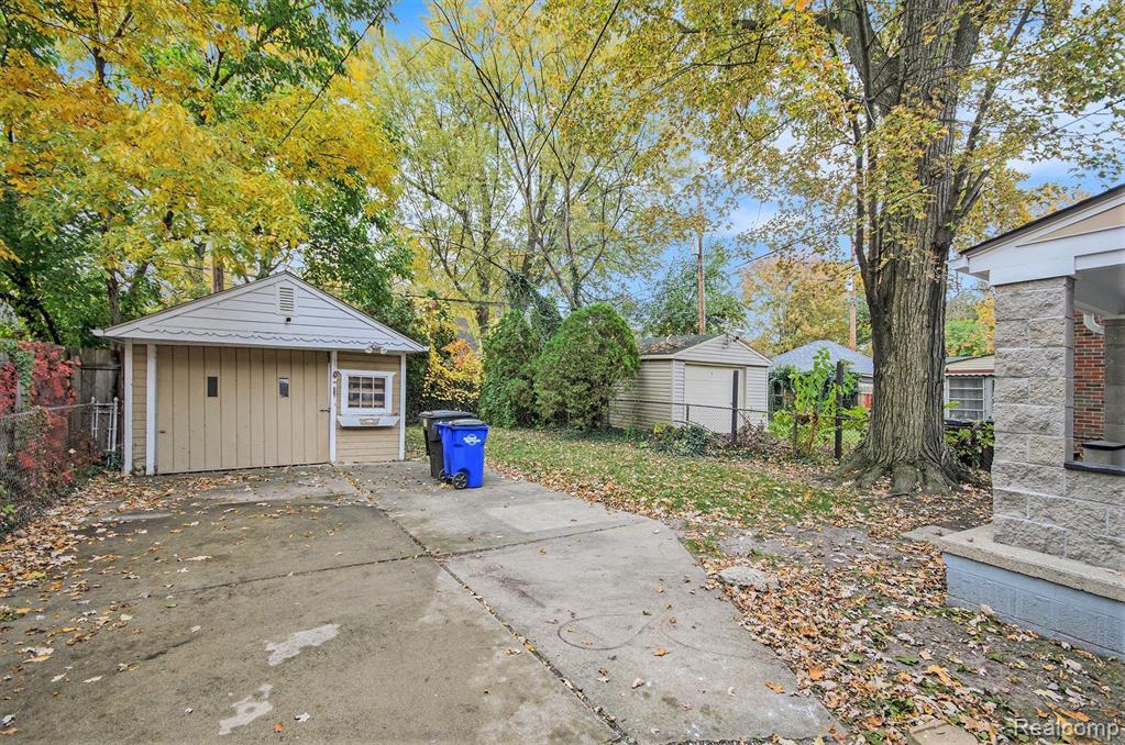 5800 BISHOP Street, Detroit, MI 48224 — Photo 16