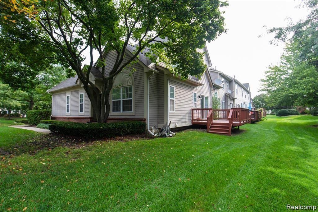 38492 SARATOGA Circle, Farmington Hills, MI 48331 — Photo 31