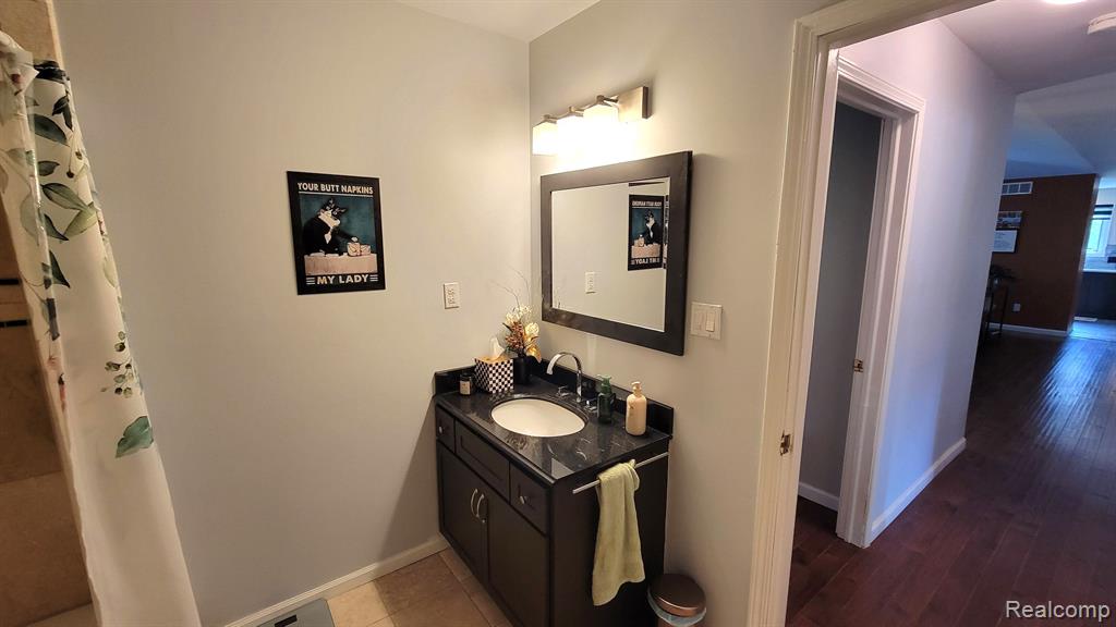 6192 N SHORE Drive, West Bloomfield, MI 48324 — Photo 40