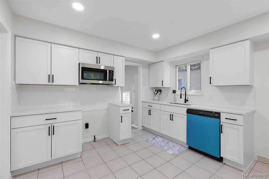 4455 Hipp Street, Dearborn Heights, MI 48125 — Photo 17