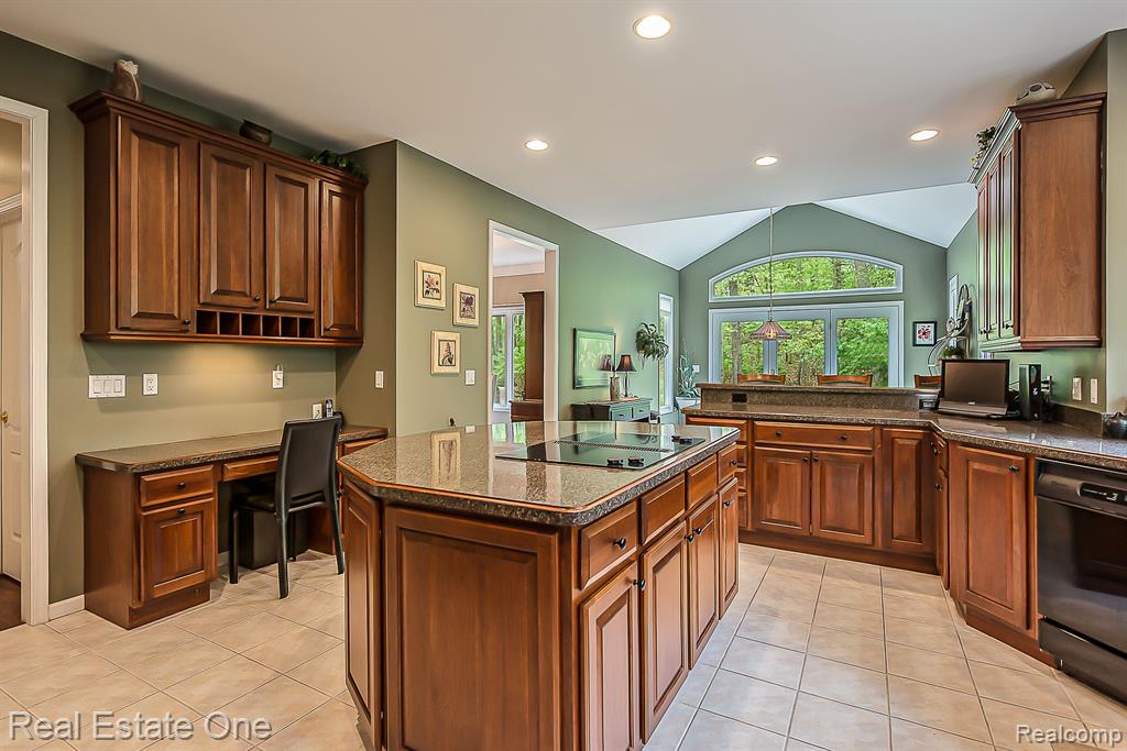 8444 CLIMBING Way, Pinckney, MI 48169 — Photo 22